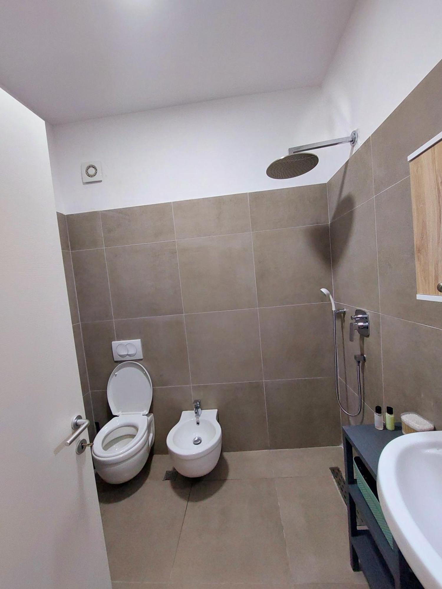 Gex Apartments Tirana Bagian luar foto